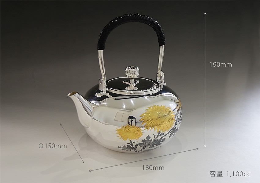 日本製 一守堂 純銀・湯沸し1,100cc 菊花 彫金 金彩 伝統工芸士数本