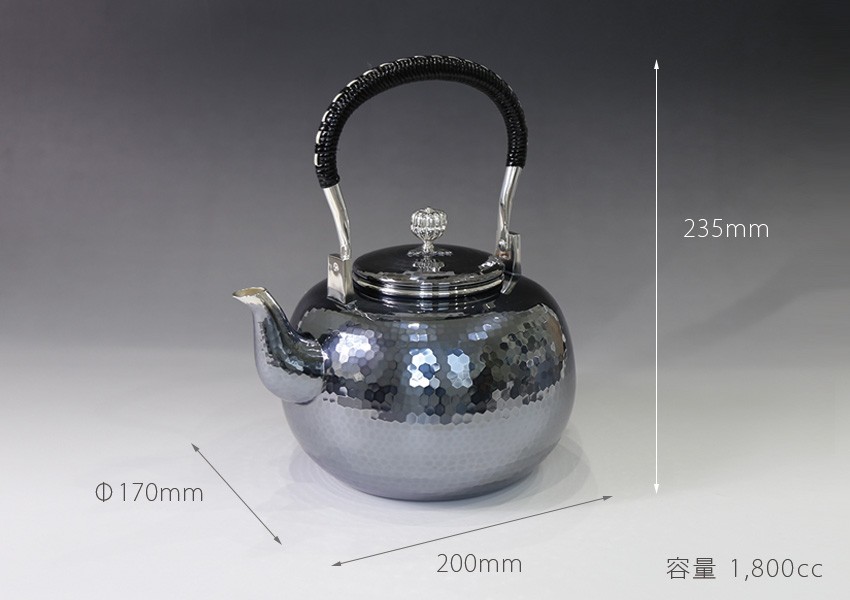 茶道道具　湯沸　外鉄内銀製　月と狸模様　共箱　S164YK 茶道道具 湯沸 外鉄内銀製 月と狸模様 共箱 S164YK