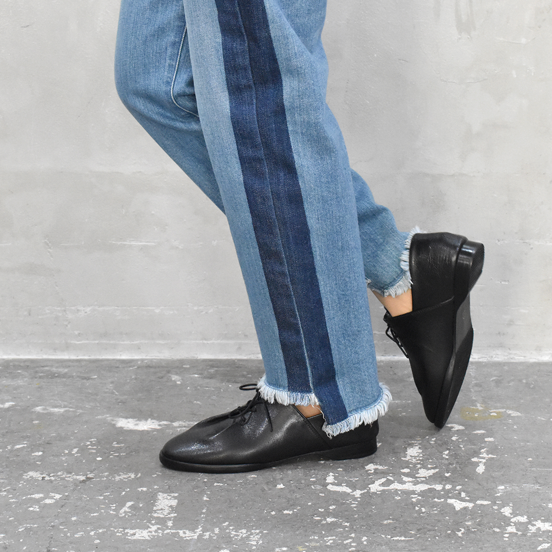 【美品】yuko imanishi+ フラットシューズ 本革　レースアップ 美品】yuko imanishi+ フラットシューズ 本革 レースアップ レザー