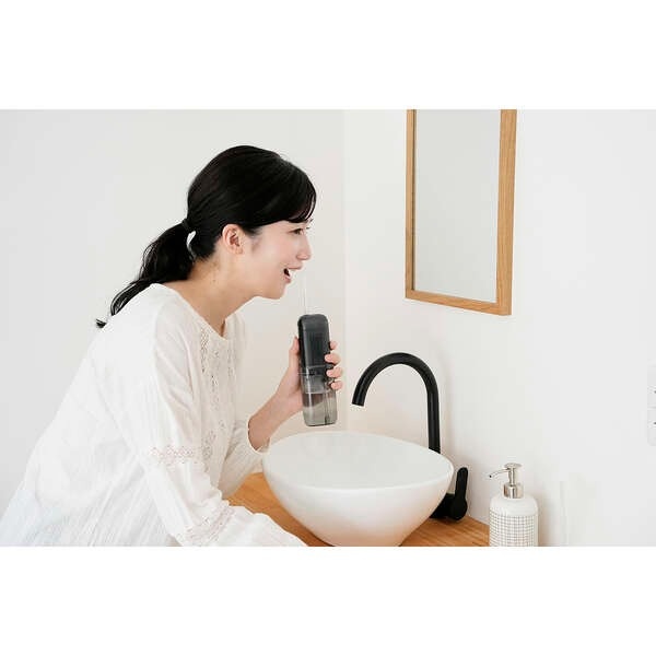 口腔洗浄器 エレコム デンタルウォッシャー DENTNICS 収納タンク 伸縮タイプ UV除菌機能 4モード IPX7 ブラック ELECOM HC-JF02BKの画像