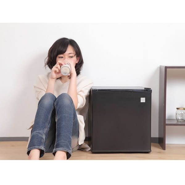 サンルック　小型冷蔵庫　冷庫さんcute　SR-R2002K　ブラック　20L SunRuck（サンルック） サンラック ペルチェ式 20リットル 1ドア電子