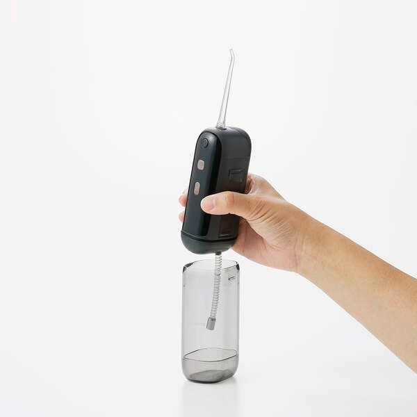 口腔洗浄器 エレコム デンタルウォッシャー DENTNICS 収納タンク 伸縮タイプ UV除菌機能 4モード IPX7 ブラック ELECOM HC-JF02BK/srmの画像