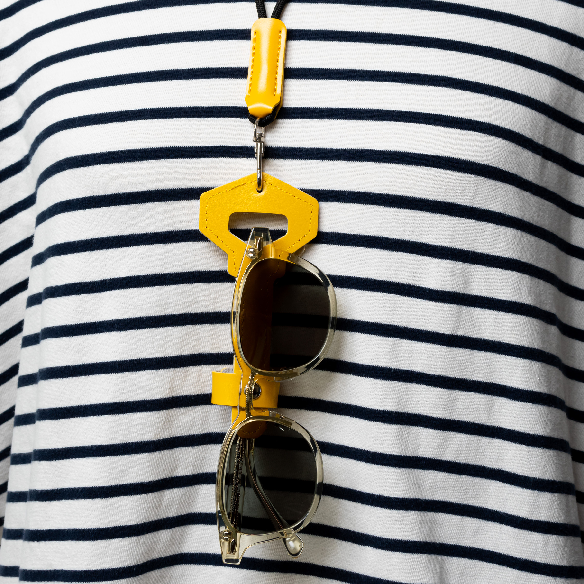 メガネホルダー 鍵型モチーフ