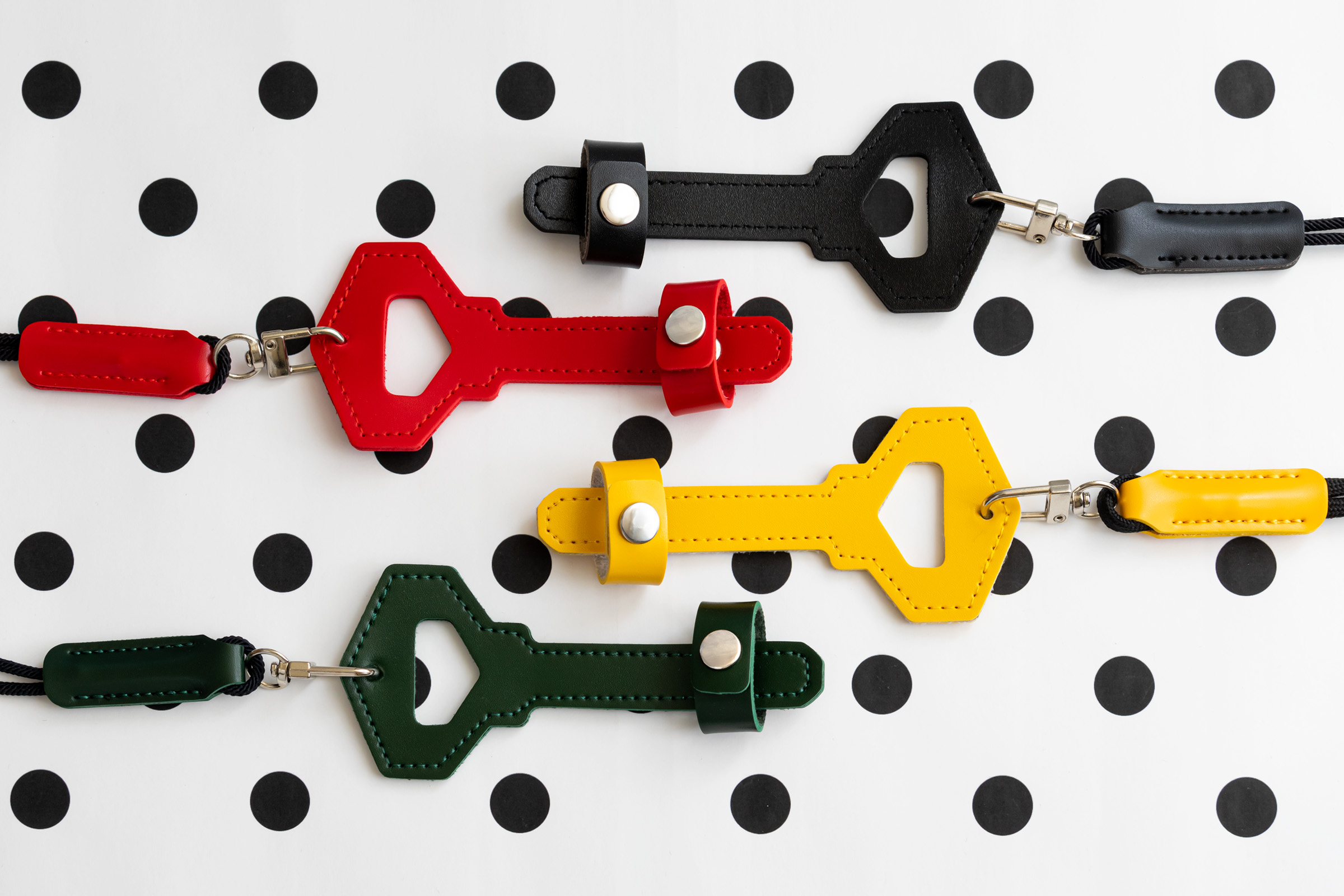 メガネホルダー カラーバリエーション イエロー・レッド・グリーン・ブラック