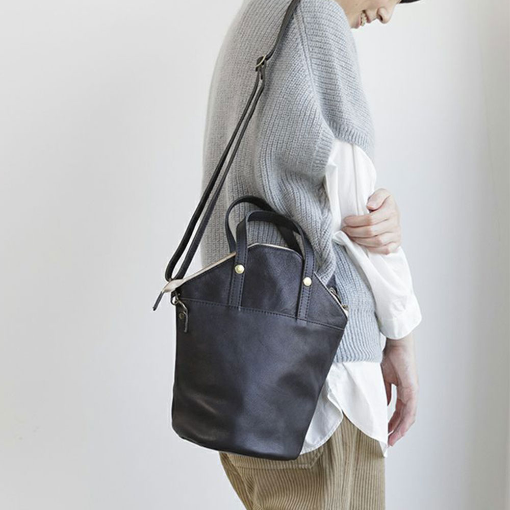 kanmi カンミ カップ　トートショルダー クロ kanmi カップ トートショルダー B21-67 トートバッグ ショルダー