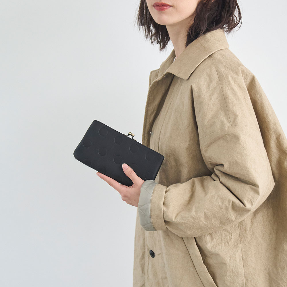 【本革】Kanmi./カンミ キャンディ あおりロングがま口 長財布 黒 がま口好きさんのコンパクト長財布「キャンディ あおりロング