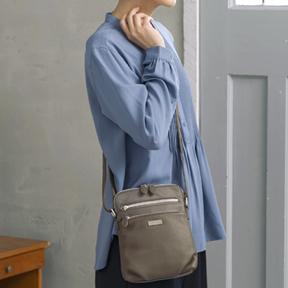 はっ水ナイロン×本革 ミニショルダーバッグ ショルダーバッグ