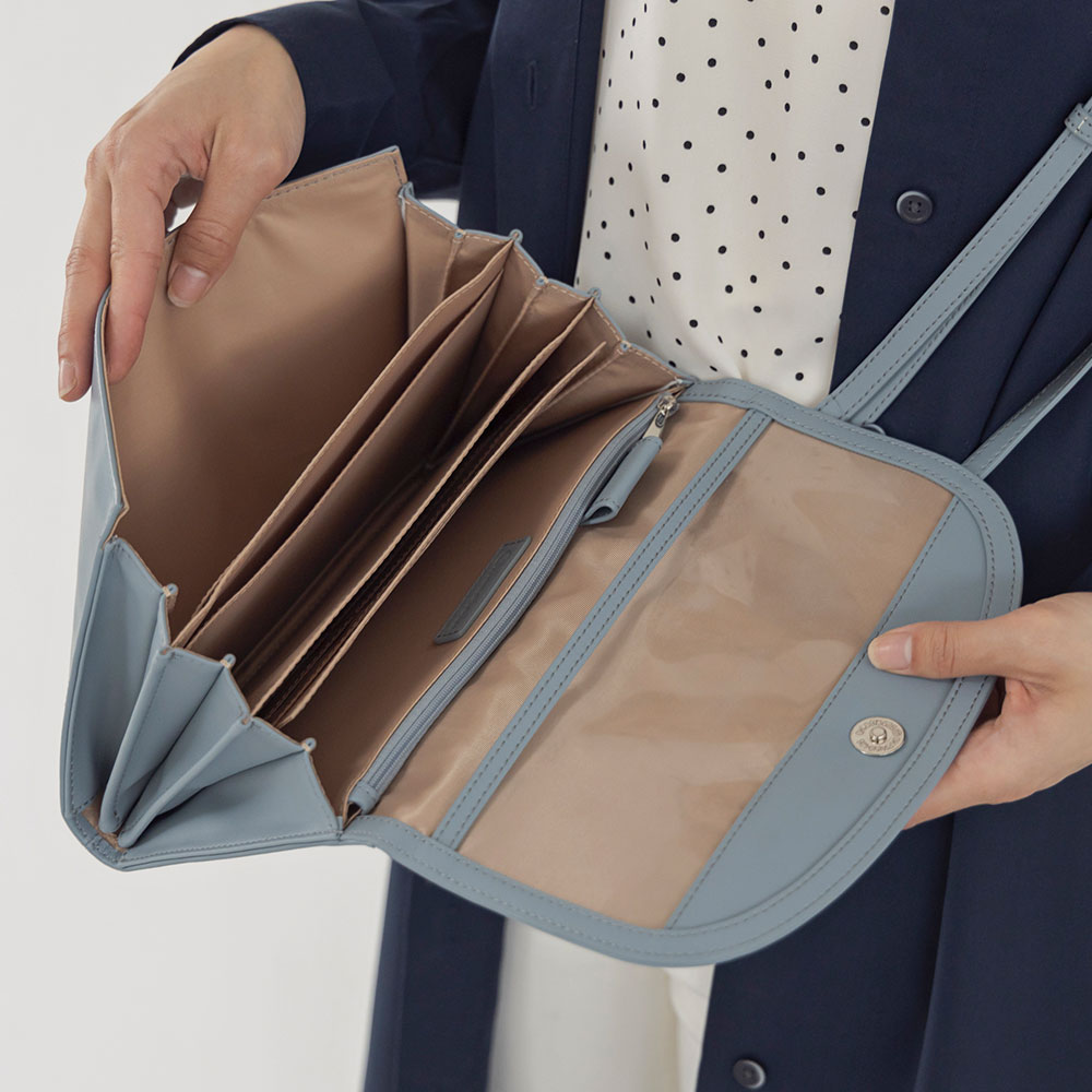 シャルルジョルダン・ショルダー付財布（パスポート・お薬手帳入ります！ シャルルジョルダン・ショルダー付財布（パスポート・お薬手帳