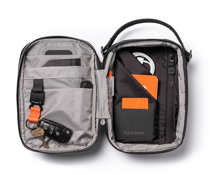 BLACK EMBER（ブラックエンバー） Kompak ボディバッグ ショルダー