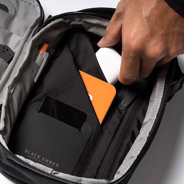 BLACK EMBER（ブラックエンバー） Kompak ボディバッグ ショルダー