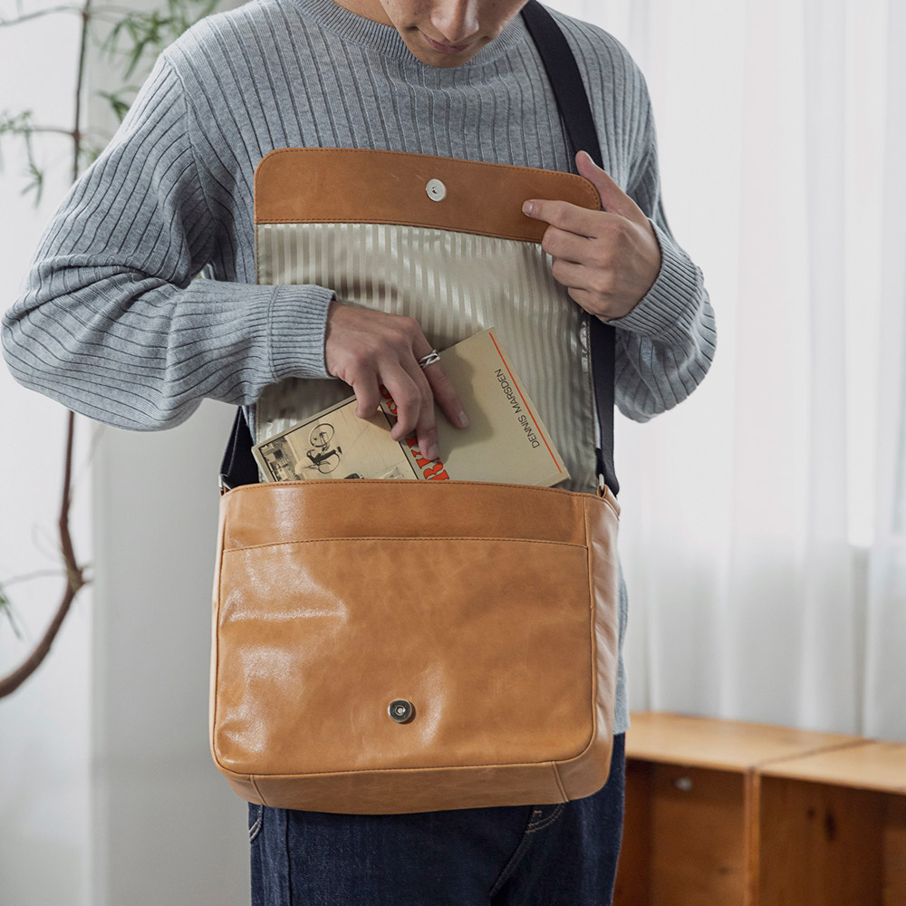 日本製 軽量 馬革 ショルダーバッグ 本革 バッグ 無地 FLYING HORSE