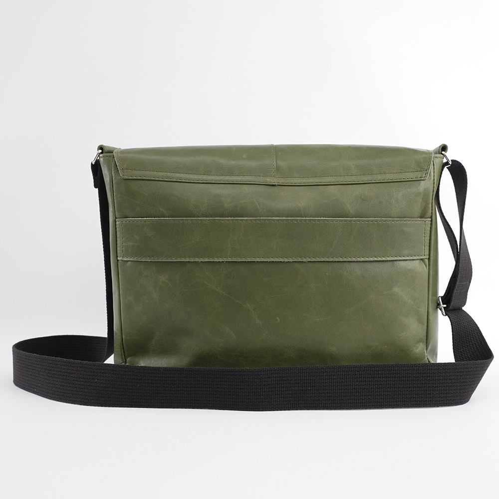 日本製 軽量 馬革 ショルダーバッグ 本革 バッグ 無地 FLYING HORSE