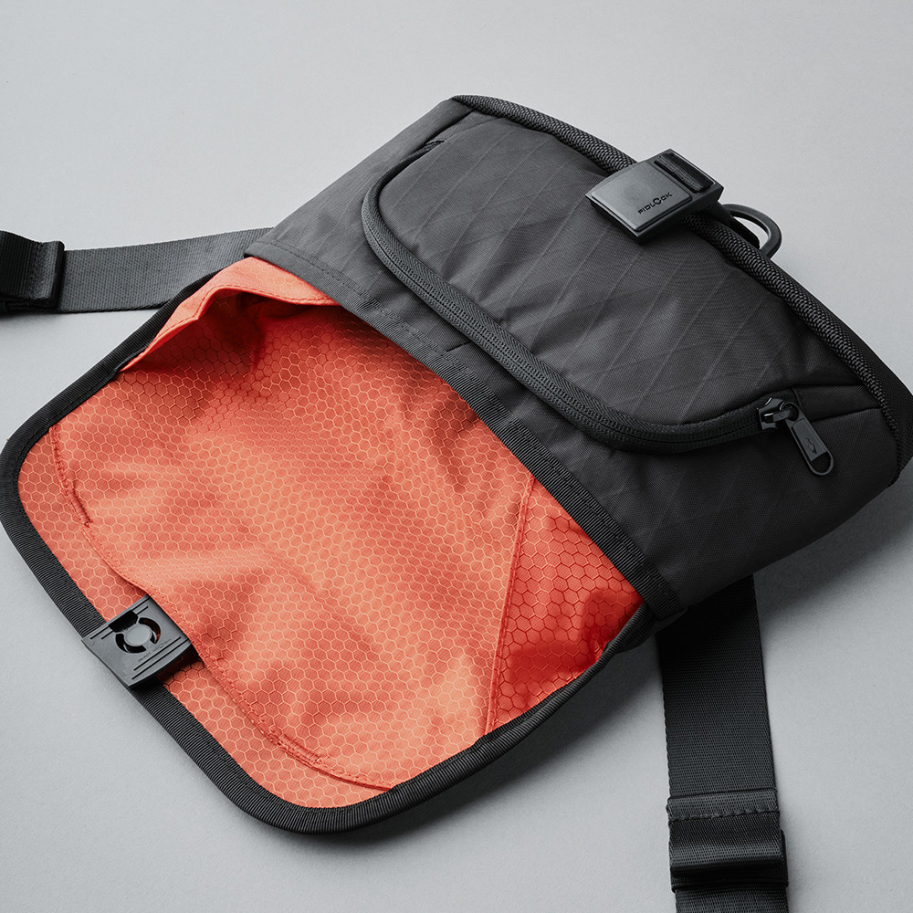 日本正規代理店 AIR SLING V2 スリング ボディバッグ ショルダー