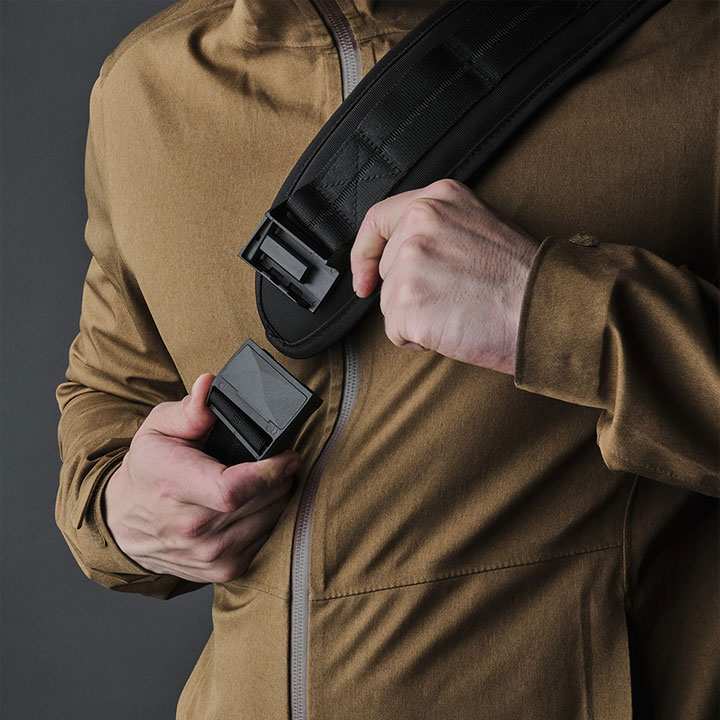 日本正規代理店 ショルダーバッグ BRAVO SLINGMAX V2 10L