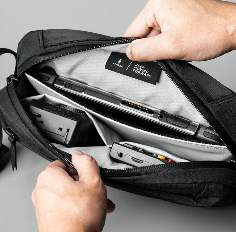 ALPAKA 日本正規代理店 GO SLING MINI V2 スリングバッグ