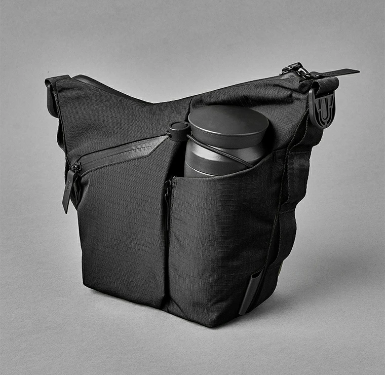 新品 SATCHEL 2L ALPAKA/アルパカ ショルダーバッグ ブラック ALPAKA FLOW SATCHEL 2L スリングバッグ ショルダーバッグ 斜め