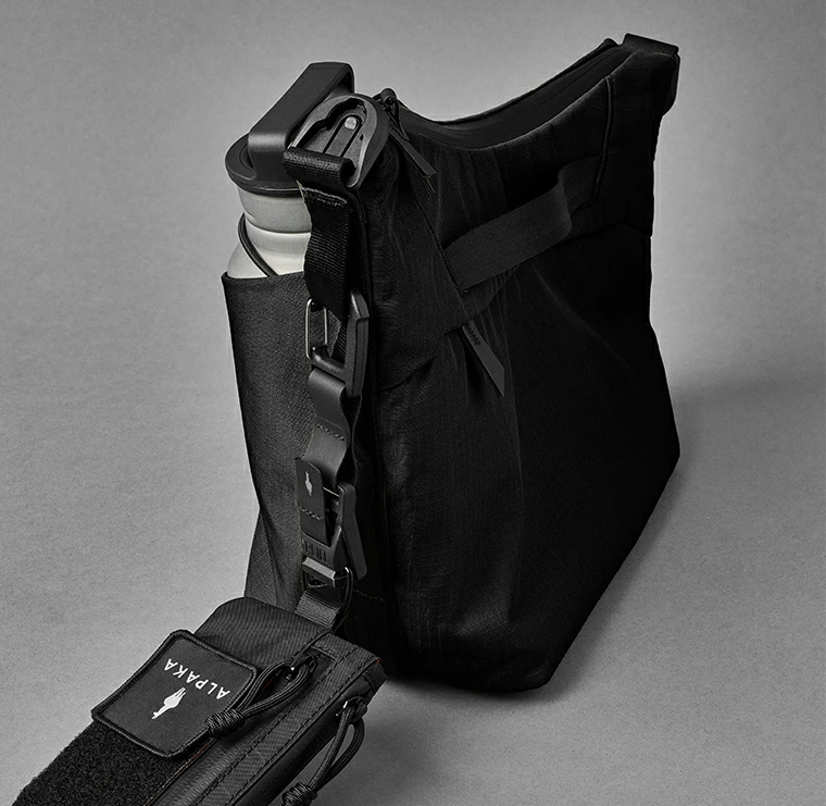 スリングバッグ ショルダーバッグ 4L ALPAKA FLOW SATCHEL | SLING & SHOULDER | 【公式】ALPAKA (アルパカ)
