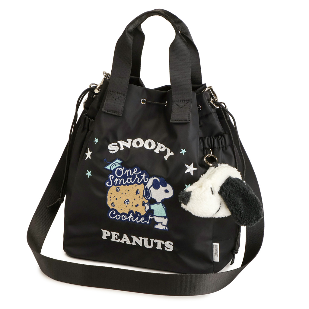 スヌーピー バッグ 2way ショルダーバッグ レディース イザック Y'SACCS コラボ グッズ 巾着 軽量 刺繍 チャーム付き トート A4 大きめ クッキー PEANUTS SNOOPYの画像