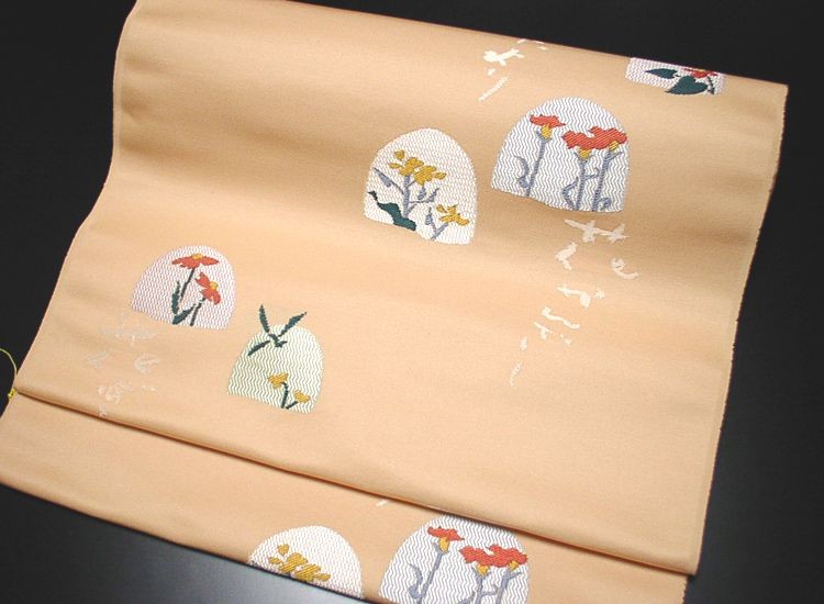 正絹 名古屋帯、ピンクがかった肌色に花模様「花ふぶき」などの言葉