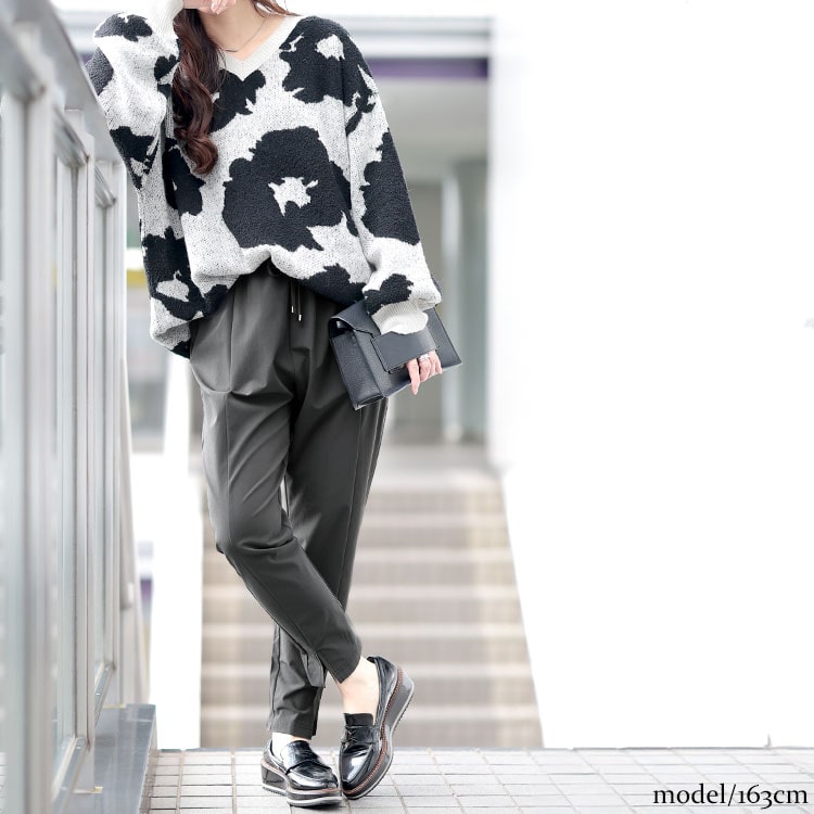 センタースリットストレッチテーパードパンツ