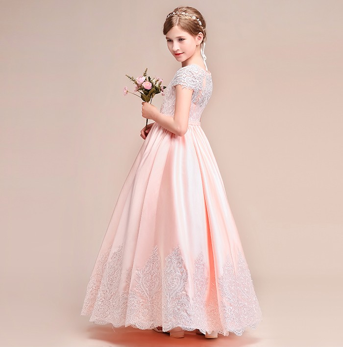 ロングドレス ピンクにホワイト刺繍と小粒のパールが買輝きを放つ 子供