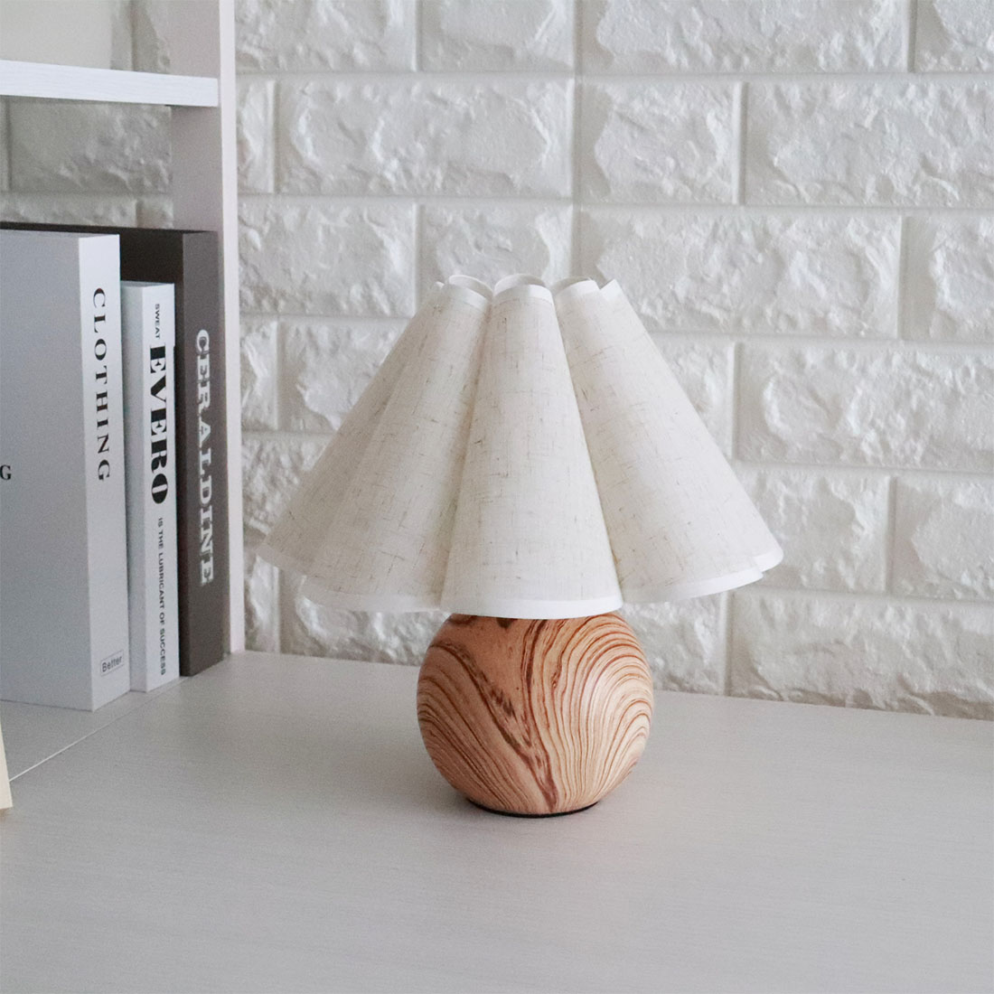 G☆最安値☆【即購入OK 韓国で流行りのプリーツランプです*92