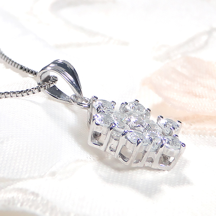 商品画像４ Pt900 1.0ct Hカラー・SIクラス フラワーモチーフ ダイヤモンド パヴェネックレス