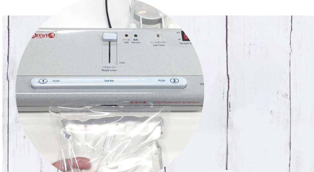 お湯を吸わせて掃除