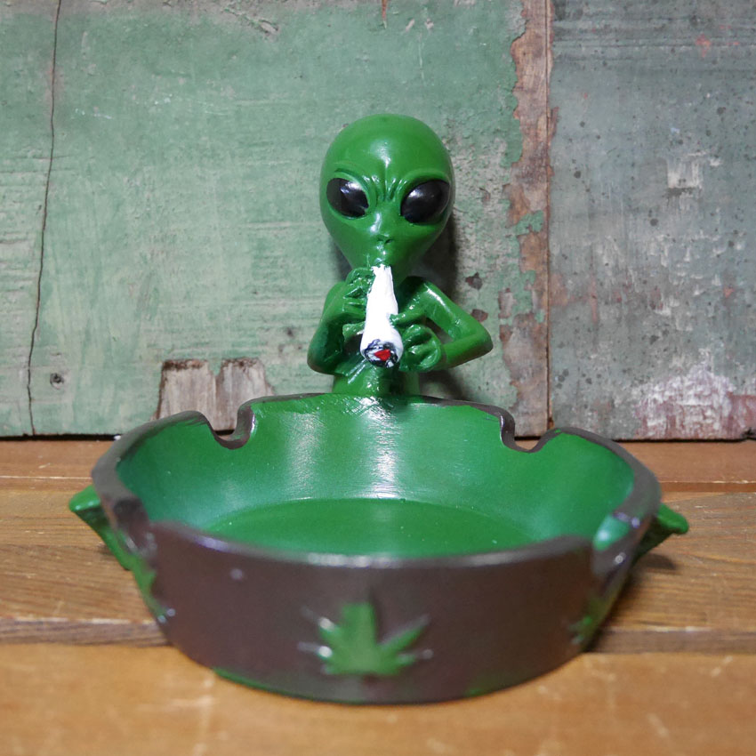 宇宙人吉田の灰皿。 エイリアン 卓上灰皿 宇宙人 Ashtray 小物入れ インテリア 灰皿