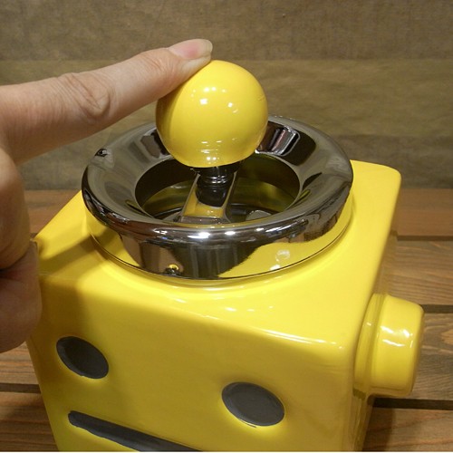 ロボタン灰皿 イエロー ロボット 卓上灰皿 : アメリカン雑貨のグッズ