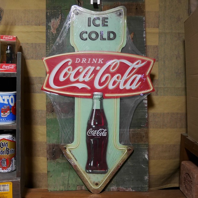 コカコーラ アローカット サイン 幅60cm×縦70cm アメリカン雑貨 壁掛け