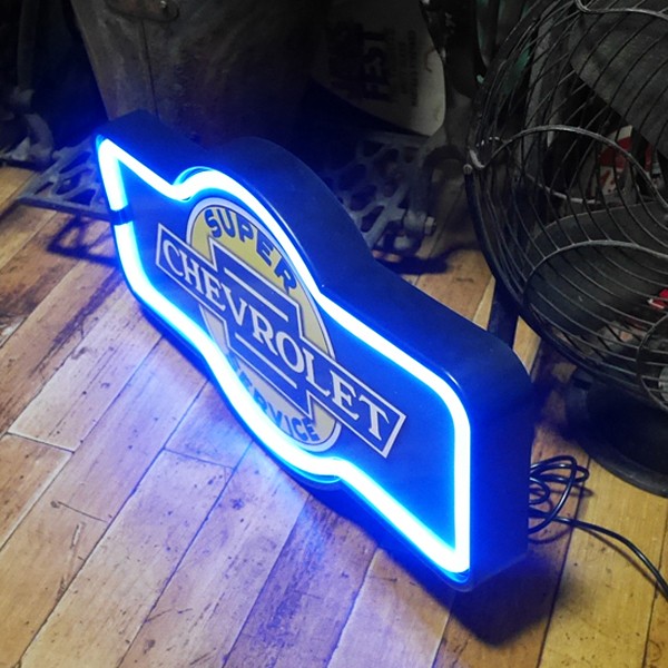 ビンテージ インテリア シボレー オフィシャル ネオンサイン菅 ジャンク品 シボレー オフィシャルネオンサイン （ボウタイエンブレム）の