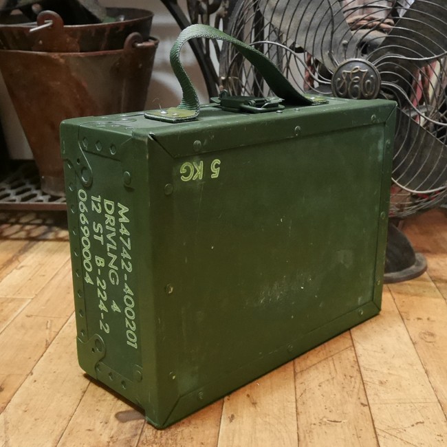 スウェーデン軍　ミリタリー　ウォールラック　壁掛け収納　雑貨　軍モノ MILITARY 実物 新品 スウェーデン軍 WALL RACK ORGANIZER 壁掛け