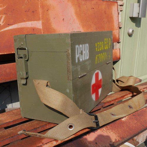 チェコ軍 メディカルウッドボックス 木箱 収納ファーストエイド