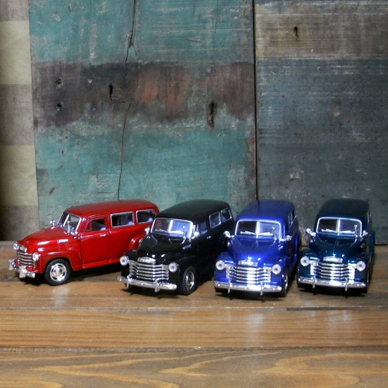 シボレー　サバーバン　ミニカー　アメリカ　ファイヤーパターン レトロミニカー シボレー サバーバン 1950 Chevy Suburban 1/36
