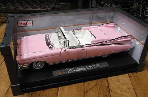 キャデラック エルドラド 1959 MAISTO 1/18 レトロミニカー