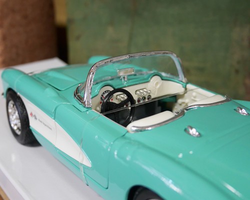 シボレー コルベット 1957 Maisto 1/24 レトロミニカー Chevrolet