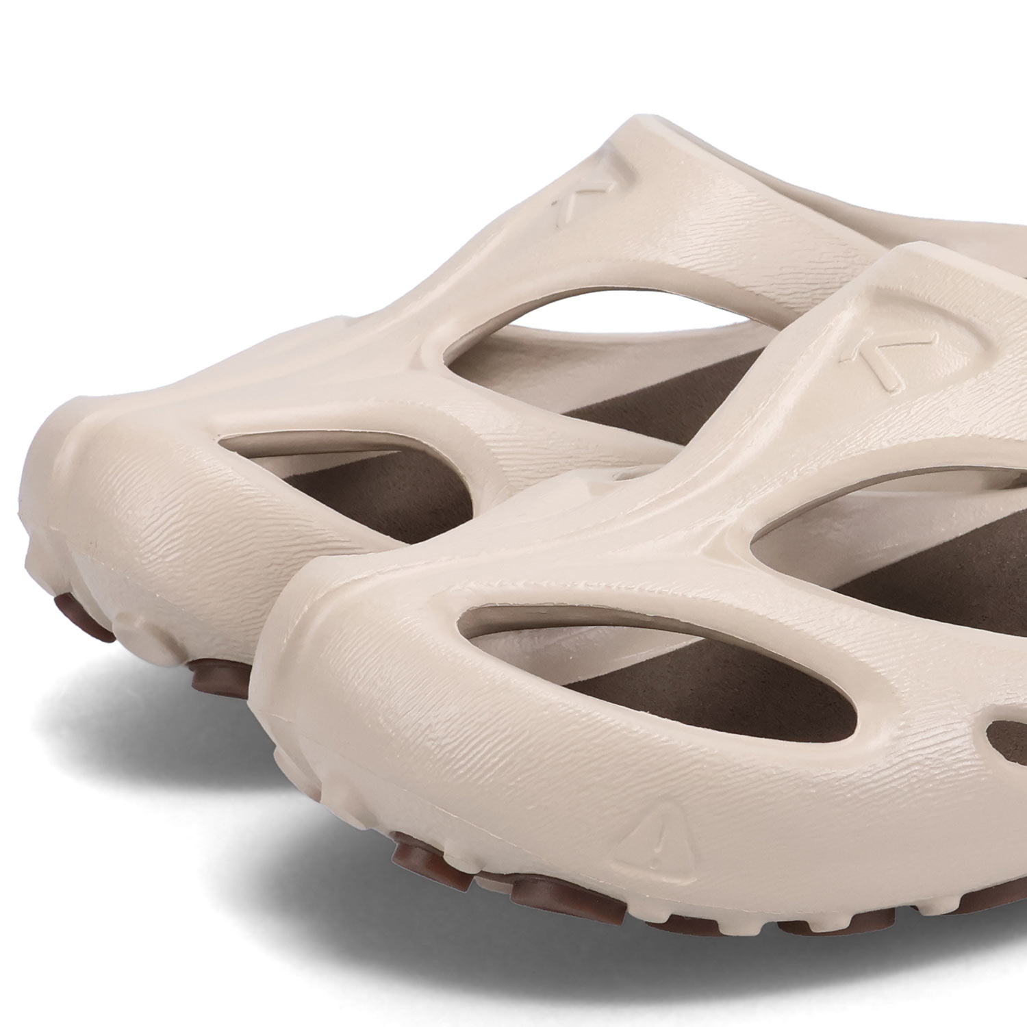 KEEN ベージュ サボ・クロッグサンダル KEEN ベージュ米黄 サボ・クロッグ サンダル - メルカリ