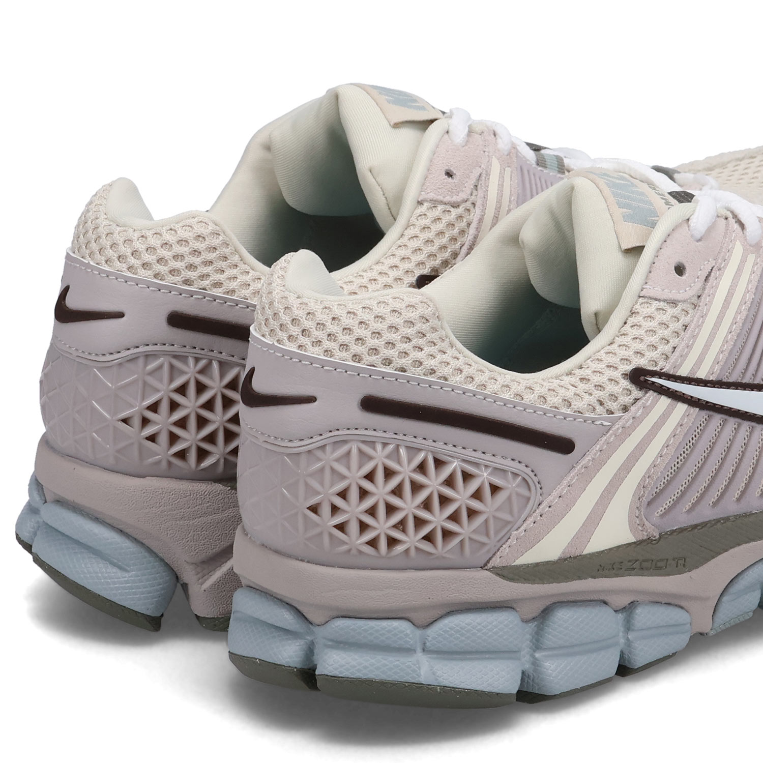 NIKE スニーカー/箱付き　ズームボメロ5 zoom vomero5 26cm 楽天市場】vomero 5 26の通販