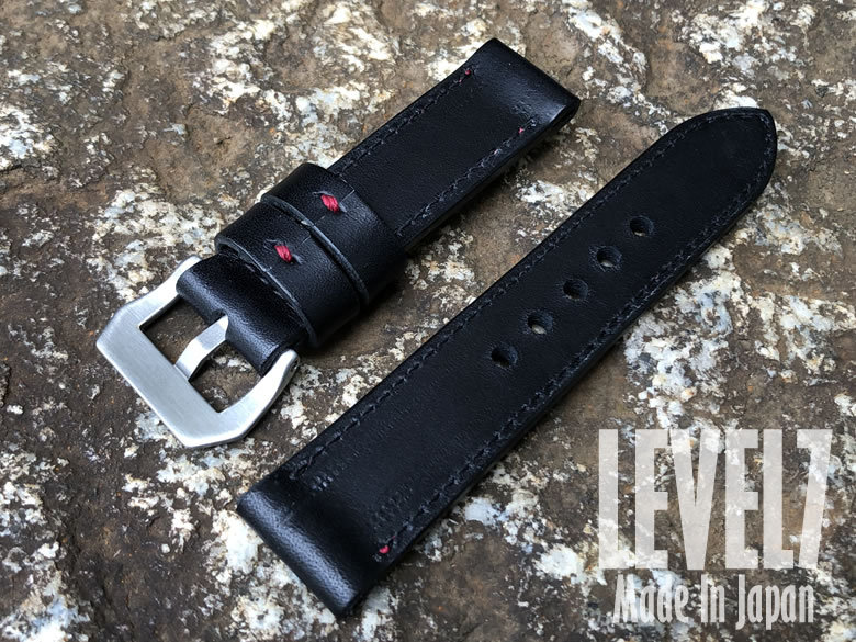 【日本製/Made In Japan】【選べる3サイズ/幅22MM/24MM/26MM対応】 パネライ スタイル オイル染料仕上げ スムース ヌメ革/レザーベルト ブラック レッドステッチ バックル付き 腕時計 替えベルト SP-H002C6-BKRD