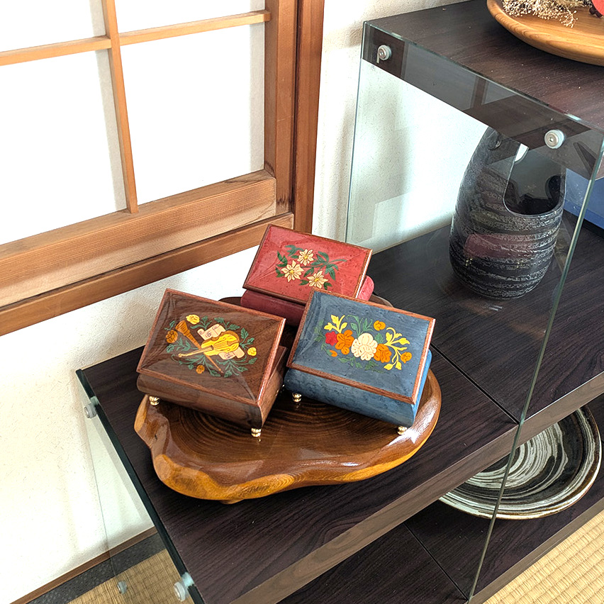 オルゴール ジュエリー ケース 象嵌 ピンク アンティーク調 宝石