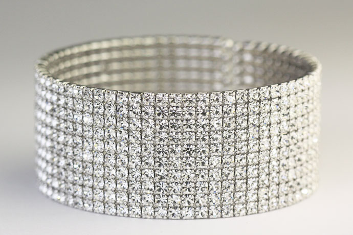 Swarovski ストーン付きバングル Swarovski スワロフスキー ブラックストーン付きバングル - メルカリ