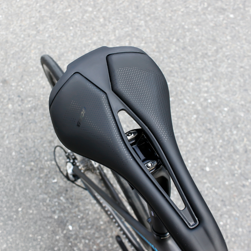 GORIX 送料無料 自転車サドル 軽量 ロードバイク 薄型 高反発