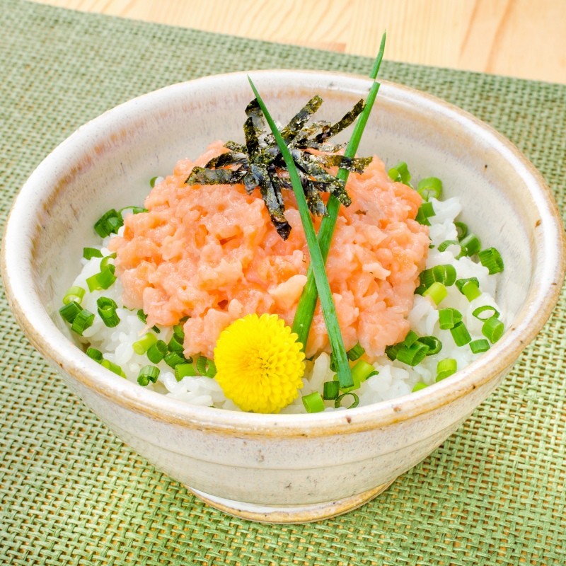 サーモンネギトロ 丼