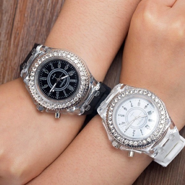 レディース腕時計　メンズ腕時計 大きめ文字盤　光る　キラキラ　スワロフスキー　ラインストーン　ペアウォッチ　プレゼント　ギフト