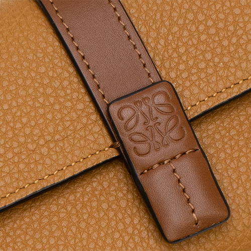 海外最新 2021年春夏新作 ロエベ LOEWE 3つ折り財布 ライトキャラメル 海外最新 2021年春夏新作 ロエベ LOEWE 3つ折り財布 ライトキャラメル
