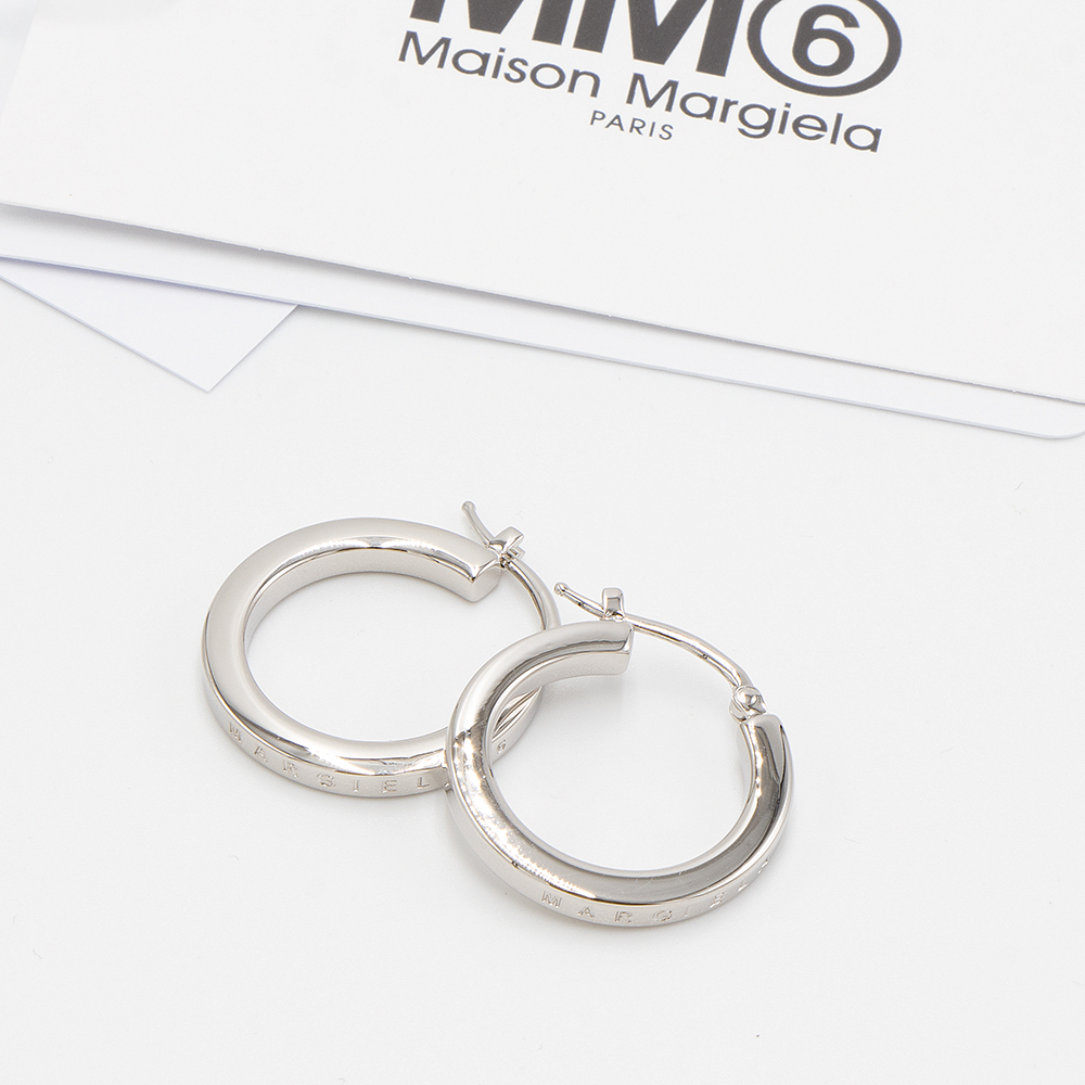 エムエムシックスメゾンマルジェラ MM6 MAISON MARGIELA ピアス シルバー MARGIELA 6 EARRINGS SM6VG0045  SV0187 951 PALLADIUM : 218921 : ブランドショップGRANDE TOKYO - 通販 - Yahoo!ショッピング