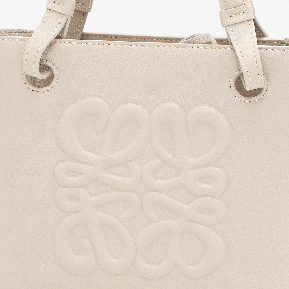 【2023年春夏新作】ロエベ LOEWE トートバッグ ライトオーツ MINI INFLATED ANAGRAM TOTE A717S74X05  2461 LIGHT OAT