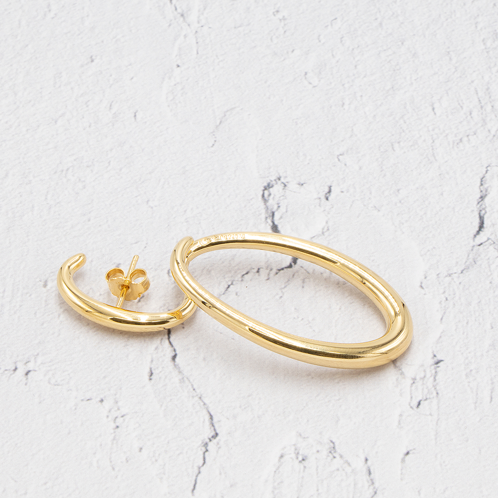 シャルロットシェネ CHARLOTTE CHESNAIS ピアス ゴールド デルタピアス