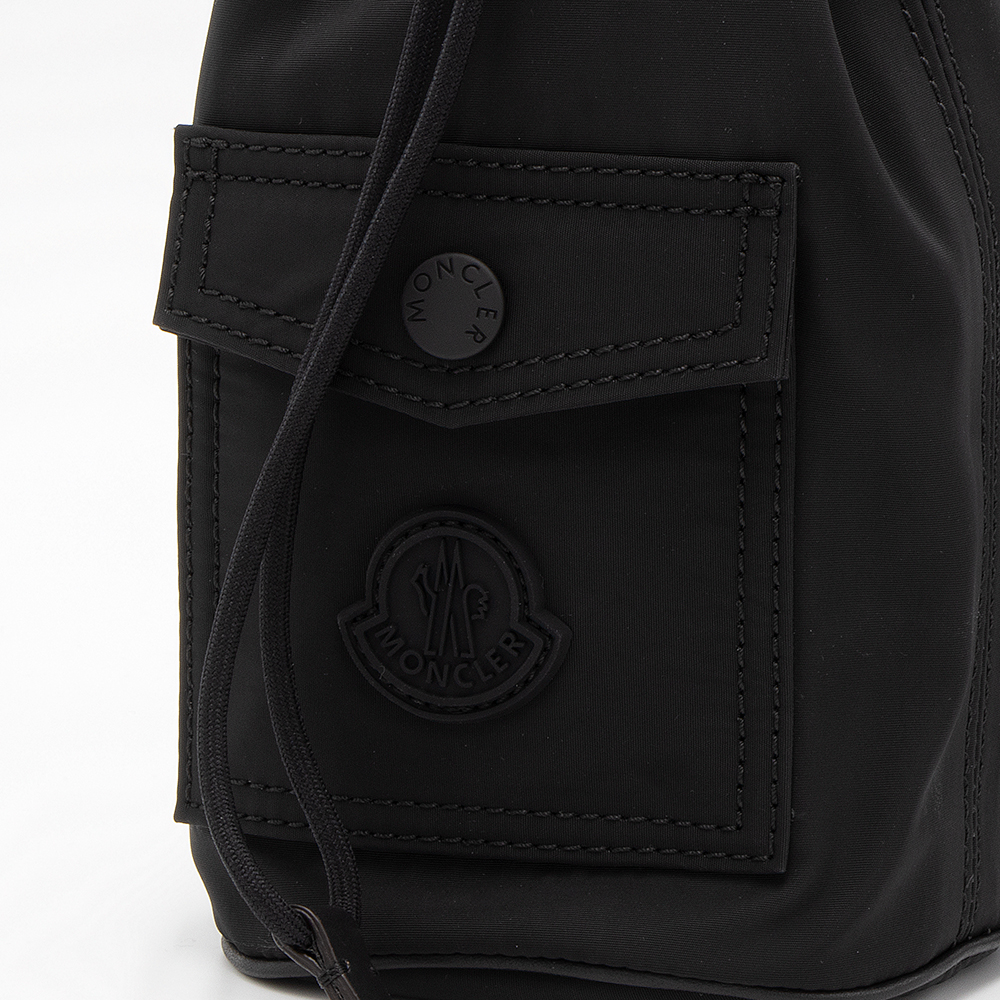 希少サイズ5♪バックロゴが映える♪希少サイズ5！黒艶ブラック MONCLER 希少サイズ5♪バックロゴが映える♪希少サイズ5！黒艶ブラック